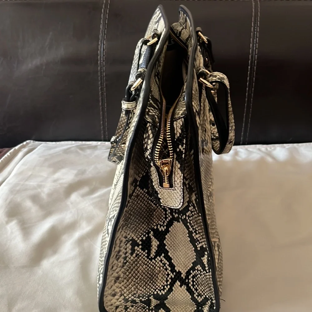 🖤BRAHMIN TIA CAVIAR FELIX🖤 - Picture 7 of 9